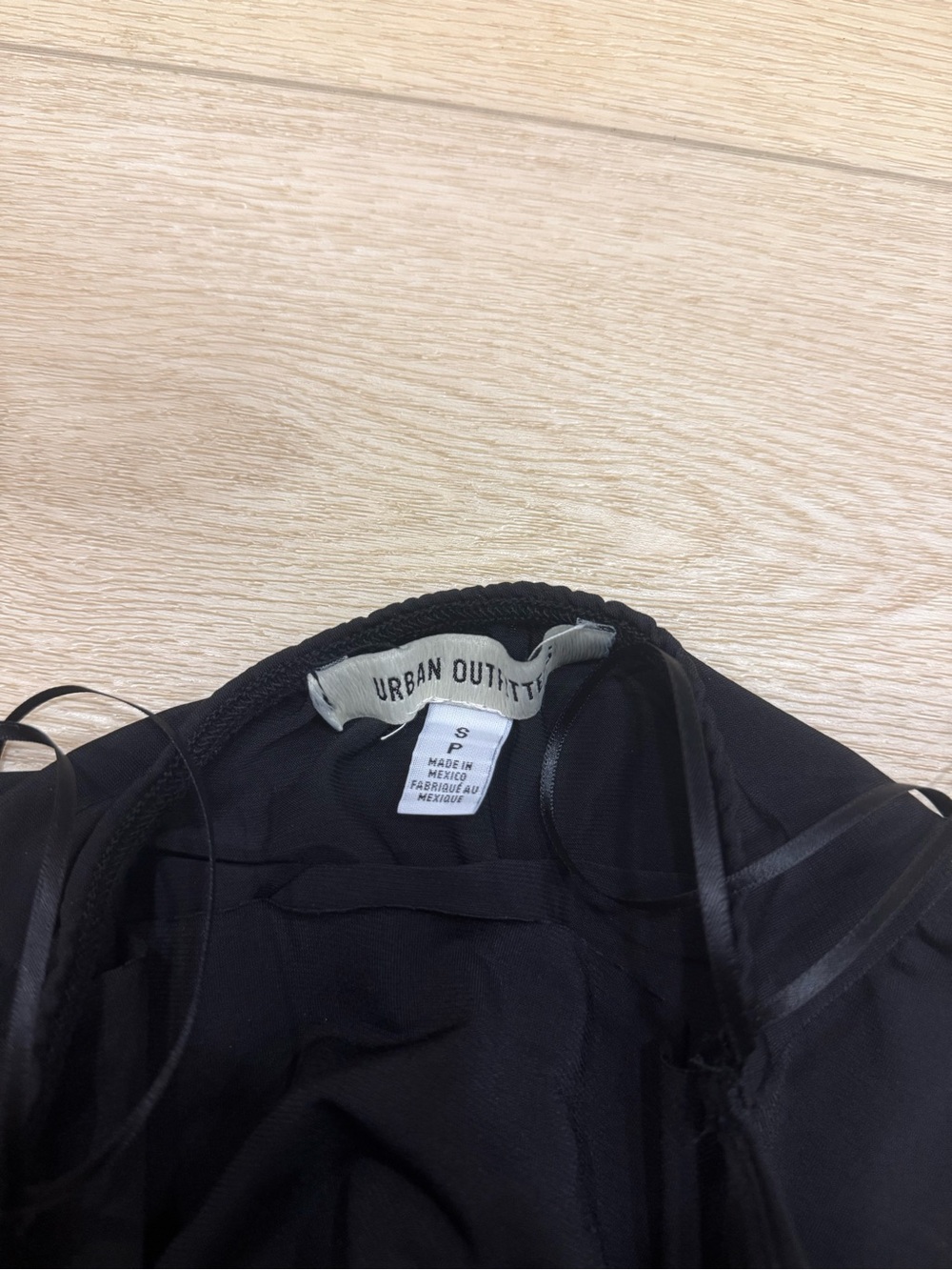 Urban outfitters keyhole top - Picture 2 of 3